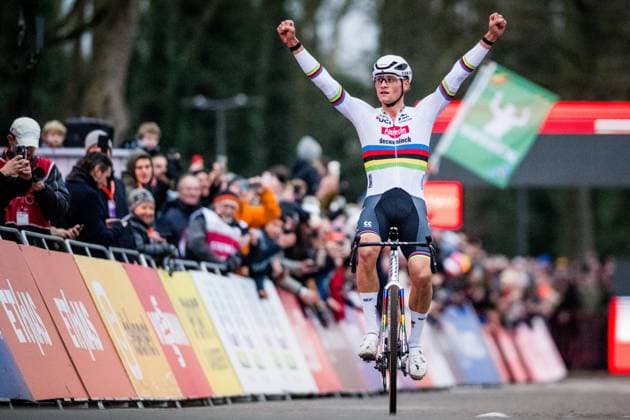 Dutch Mathieu Van Der Poel celebrates as he crosses the finish line at the men s elite race of the World Cup cyclocross cycling event in Antwerp on Saturday 20 December 2025, the fifth stage (out of 12) of the UCI World Cup competition. JASPERxJACOBS  x150375042x