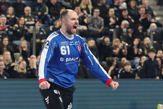 20 12 2025 Handball 1 Bundesliga DAIKIN HBL Season 2025 2026 18 Matchday HC Erlangen Metropolregion Nuremberg HCE MT Melsungen DaMa xdaxmax Cheering Joy Laszlo Bartucz 61, MT Melsungen clenches fists Fists