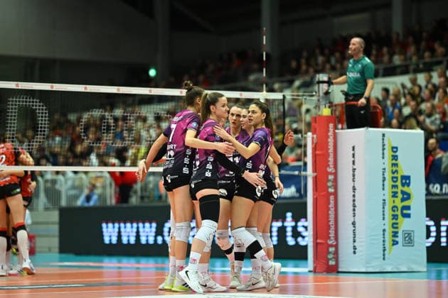 The team of Schwarz Weiß Erfurt Dresdner SC vs Schwarz Weiß Erfurt, 1 Volleyball Bundesliga Damen, season 2025 2026, 20 12 2025 Dresdner SC vs Schwarz Weiß Erfurt, 1 Volleyball Bundesliga Damen, season 2025 2026, 20 12 2025 Dresden Copyright: xEibner-Pressefoto xHoepnerx EP_PHR