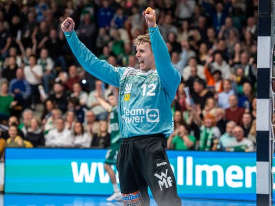 Kristian Saeveras Frisch Auf Goeppingen, 12 cheers loudly after a save, Frisch Auf Goeppingen vs SG Flensburg Handewitt, Handball, 1 Bundesliga, Men, Season 2025 2026, 20 12 2025, Frisch Auf Goeppingen vs SG Flensburg Handewitt, Handball, 1 Bundesliga, Men, Season 2025 2026, 20 12 2025 Goeppingen Copyright: xEibner-Pressefoto MichaelxSchmidx EP_MST