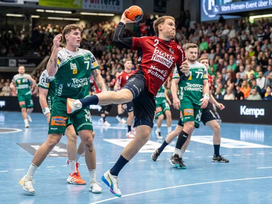 Simon Pytlick SG Flensburg Handewitt, 02 comes free to throw, Frisch Auf Goeppingen vs SG Flensburg Handewitt, Handball, 1 Bundesliga, Men, Season 2025 2026, 20 12 2025, Frisch Auf Goeppingen vs SG Flensburg Handewitt, Handball, 1 Bundesliga, Men, Season 2025 2026, 20 12 2025 Goeppingen Copyright: xEibner-Pressefoto MichaelxSchmidx EP_MST