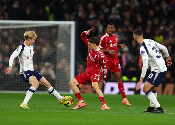 20th December 2025; Tottenham Hotspur Stadium, London, England; Premier League Football, Tottenham Hotspur versus Liverpool; Florian Wirtz of Liverpool challenged by Lucas Bergvall of Tottenham Hotspur  JohnxPatrickxFletcher