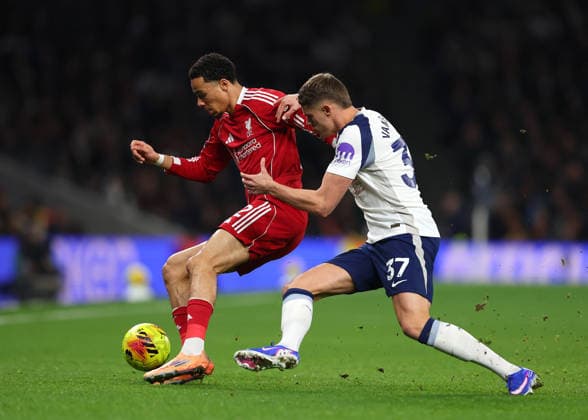 20th December 2025; Tottenham Hotspur Stadium, London, England; Premier League Football, Tottenham Hotspur versus Liverpool; Hugo Ekitike of Liverpool challenged by Micky van de Ven of Tottenham Hotspur  JohnxPatrickxFletcher