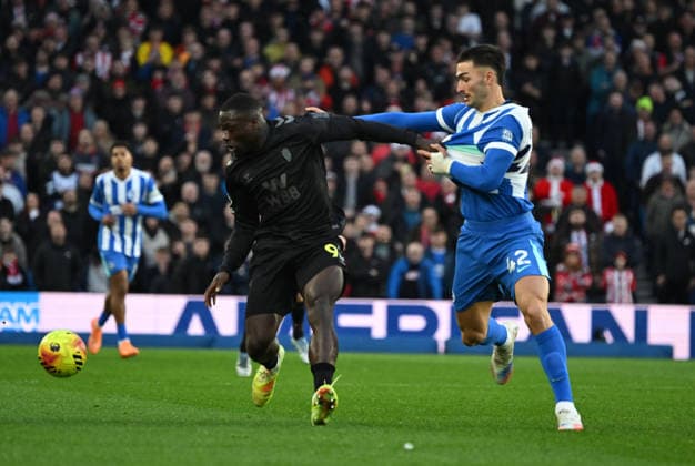 Brian Brobbey of Sunderland holds off Diego Coppola of Brighton during the Premier League match between Brighton and Hove Albion and Sunderland at the American Express Stadium, Brighton UK - Saturday 20th December 2025 Brighton v Sunderland Premier League Football, Amex Stadium, Sussex, UK - 20 Dec 2025Brighton Amex Stadium Sussex United Kingdom Editorial use only. No merchandising. For Football images FA and Premier League restrictions apply inc. no internet mobile usage without FAPL license - for details contact Football Dataco  Copyright: xLizxFinlayson TPI Shutterstockx 16159610ap