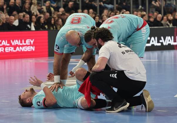 20 12 2025 Handball 1 Bundesliga DAIKIN HBL Season 2025 2026 18 Matchday HC Erlangen Metropolregion Nürnberg HCE MT Melsungen DaMa xdaxmax David Mandic 7, MT Melsungen injured with pain Injury on the ground