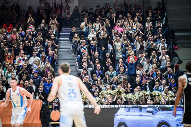 easycredit BBL Basketball Bundesliga 2025 2026 11 Matchday 20 12 2025 Science City Jena vs BMA365 Bamberg Baskets Jena fans cheer a 3-pointer from Lorenz Bank Jena Sparkassen Arena