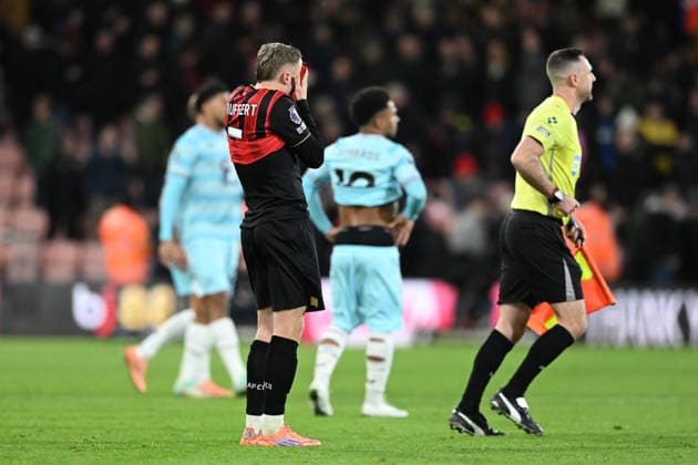 Bournemouth v Burnley, Premier League Adrien Truffert (3) of AFC Bournemouth looks dejected at full time during the Premier League match between Bournemouth and Burnley at the Vitality Stadium, Bournemouth, UK on 20 December 2025. Bournemouth Vitality Stadium Dorset UK Editorial use only DataCo restrictions apply See www.football-dataco.com , Copyright: xGrahamxHuntx PSI-23457-0201