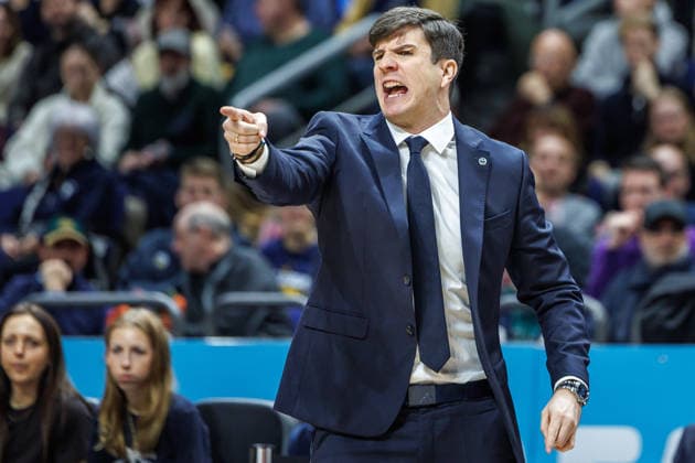 20 12 25, Berlin, Basketball, 1 Bundesliga, easyCredit BBL, Main Round, Matchday 11, Uber Arena ALBA BERLIN ratiopharm Ulm Head Coach Pedro Calles ALBA Berlin gesticulating on the sidelines ALBA BERLIN ratiopharm Ulm