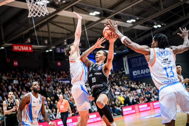 easycredit BBL Basketball Bundesliga 2025 2026 11 Matchday 20 12 2025 Science City Jena vs BMA365 Bamberg Baskets center Austin Crowley Bamberg at the basketball against left Kristofer Krause Jena Sparkassen Arena
