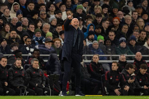 Football - FA Premier League - Tottenham Hotspur FC v Liverpool FC LONDON, ENGLAND - Saturday, December 20, 2025: Liverpool s head coach Arne Slot during the FA Premier League match between Tottenham Hotspur FC and Liverpool FC at the Tottenham Hotspur Stadium. (Photo by David Rawcliffe Propaganda) LONDON Tottenham Hotspur Stadium GREATER LONDON ENGLAND  Copyright: xDavidxRawcliffex P2025-12-20-Tottenham_Liverpool-46