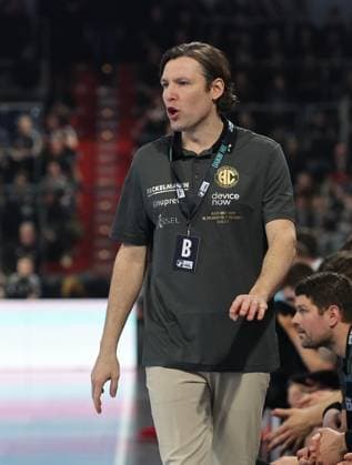 20 12 2025 Handball 1 Bundesliga DAIKIN HBL Season 2025 2026 18 Matchday HC Erlangen Metropolregion Nuremberg HCE MT Melsungen DaMa xdaxmax Johannes Sellin Coach HC Erlangen HCE gives instructions