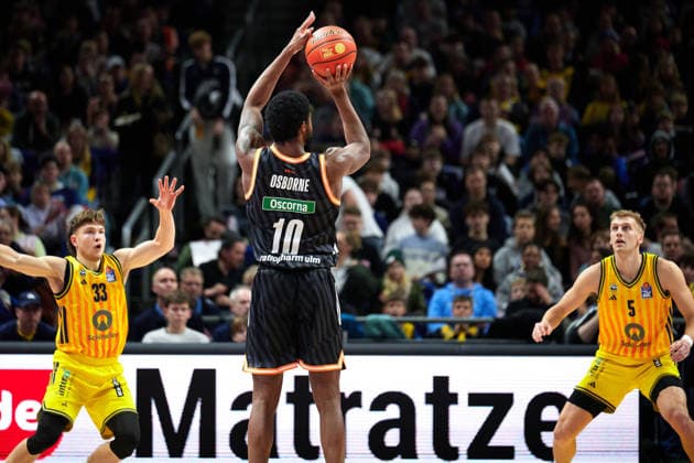Malik Osborne Ratiopharm Ulm, 10 , Shot, GER, ALBA Berlin vs Ratiopharm Ulm, Basketball Men, easy Credit BBL, Season 2025 2026, Matchday 11, 20 12 2025 GER, ALBA Berlin vs Ratiopharm Ulm, Basketball Men, easy Credit BBL, Season 2025 2026, Matchday 11, 20 12 2025 Berlin Copyright: xClaudiusxRauch,xEibner-Pressefotox xClaudiusxRauchx EP_CRH