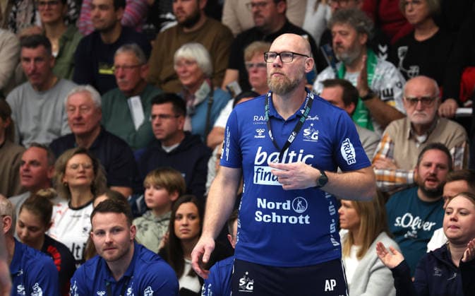 20 12 2025, Germany, Göppingen, Handball DAIKIN HBL, FRISCH AUF Göppingen vs SG Flensburg Handewitt SG Coach Ales Pajovic