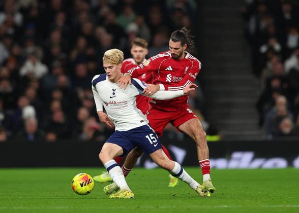 20th December 2025; Tottenham Hotspur Stadium, London, England; Premier League Football, Tottenham Hotspur versus Liverpool; Lucas Bergvall of Tottenham Hotspur challenged by Dominik Szoboszlai of Liverpool  JohnxPatrickxFletcher