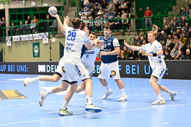 DAIKIN 1 Handball Bundesliga 25 26 18 Matchday Bergischer HC TBV Lemgo Lippe on 20 12 2025 in the Uni Halle in Wuppertal Hendrik Wagner 28 TBV Lemgo against Sören Steinhaus 53 Bergischer HC WD
