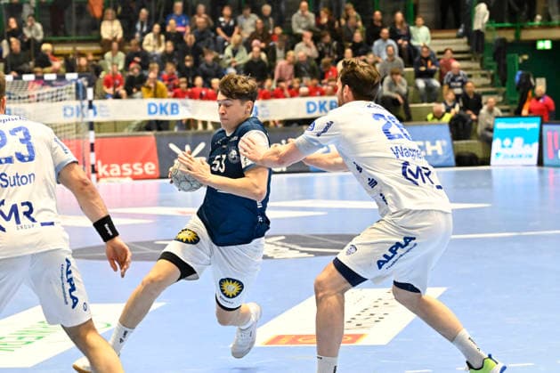 GER, 1 DAIKIN HBL, BHC06, BHC06 TBV Lemgo Lippe, 17 Spieltag 20 12 2025,Wuppertal ,Unihalle, GER, 1 DAIKIN HBL, 17 Spieltag BHC06 TBV Lemgo Lippe 1 Liqui Moly HBL regulations prohibit any use of photographs as image sequences and or quasi video in the picture Sören Steinhaus Bergischer HC 53 against Hendrik Wagner TBV Lemgo 28 NordphotoxGmbHx xFreund nph00018