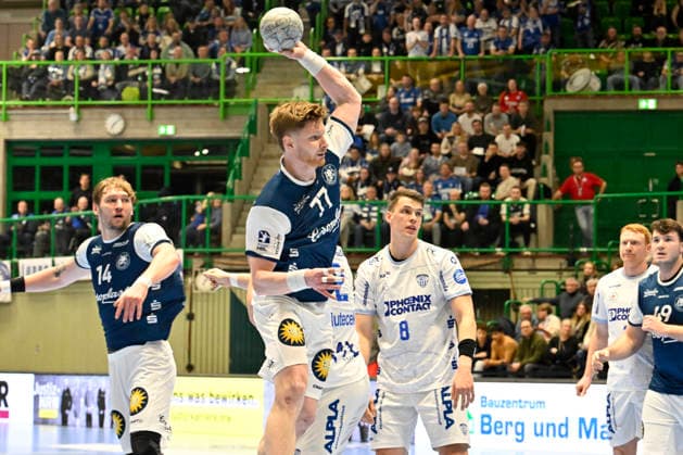 GER, 1 DAIKIN HBL, BHC06, BHC06 TBV Lemgo Lippe, 17 Spieltag 20 12 2025,Wuppertal ,Unihalle, GER, 1 DAIKIN HBL, 17 Spieltag BHC06 TBV Lemgo Lippe 1 Liqui Moly HBL regulations prohibit any use of photographs as image sequences and or quasi video in the picture Johannes Wasielewski Bergischer HC 77 throwing the ball NordphotoxGmbHx xFreund nph00018