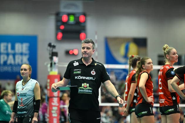 Alexander Waibl Head Coach Dresdner SC Dresdner SC vs Schwarz Weiß Erfurt, 1 Volleyball Bundesliga Women, Season 2025 2026, 20 12 2025 Dresdner SC vs Schwarz Weiß Erfurt, 1 Volleyball Bundesliga Women, Season 2025 2026, 20 12 2025 Dresden Copyright: xEibner-Pressefoto xHoepnerx EP_PHR