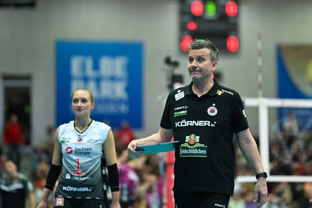 Alexander Waibl Head Coach Dresdner SC Dresdner SC vs Schwarz Weiß Erfurt, 1 Volleyball Bundesliga Women, Season 2025 2026, 20 12 2025 Dresdner SC vs Schwarz Weiß Erfurt, 1 Volleyball Bundesliga Women, Season 2025 2026, 20 12 2025 Dresden Copyright: xEibner-Pressefoto xHoepnerx EP_PHR