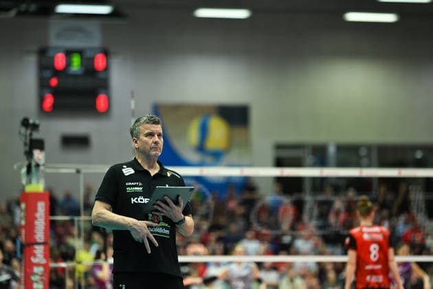 Alexander Waibl Head Coach Dresdner SC Dresdner SC vs Schwarz Weiß Erfurt, 1 Volleyball Bundesliga Women, Season 2025 2026, 20 12 2025 Dresdner SC vs Schwarz Weiß Erfurt, 1 Volleyball Bundesliga Women, Season 2025 2026, 20 12 2025 Dresden Copyright: xEibner-Pressefoto xHoepnerx EP_PHR