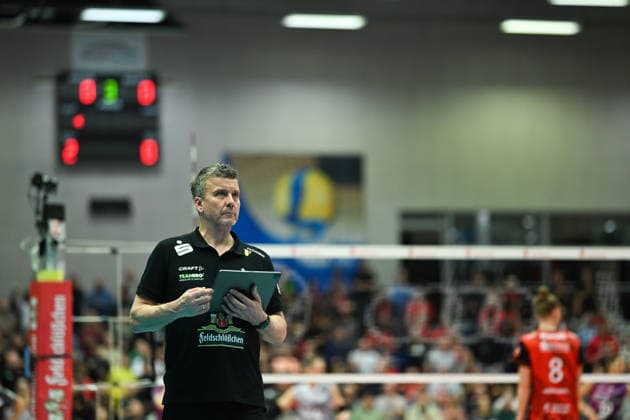 Alexander Waibl Head Coach Dresdner SC Dresdner SC vs Schwarz Weiß Erfurt, 1 Volleyball Bundesliga Women, Season 2025 2026, 20 12 2025 Dresdner SC vs Schwarz Weiß Erfurt, 1 Volleyball Bundesliga Women, Season 2025 2026, 20 12 2025 Dresden Copyright: xEibner-Pressefoto xHoepnerx EP_PHR