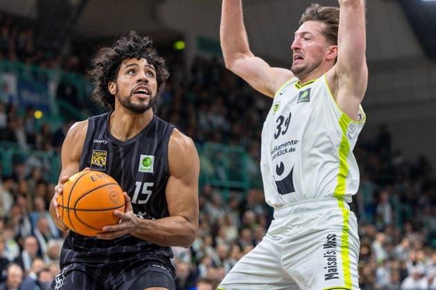 Patrick Etienne Fardy Emilien Tigers Tuebingen, 15 Willem Brandwijk BBC Bayreuth, 39 New signing GER, BBC Bayreuth vs Tigers Tuebingen, Basketball, BARMER 2 Bundesliga Bundesliga, Pro A, Season 2025 2026, 13 Matchday, 20 12 2025 GER, BBC Bayreuth vs Tigers Tuebingen, Basketball, BARMER 2 Bundesliga Bundesliga, Pro A, Season 2025 2026, 13 Matchday, 20 12 2025 Bayreuth Copyright: xEibner-Pressefoto ArdanxFuessmanx EP_AFN