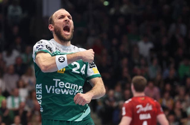20.12.2025, Deutschland, Göppingen, Handball DAIKIN HBL, FRISCH AUF! Göppingen vs. SG Flensburg-Handewitt: Marcel Schiller (FAG) jubelt, Jubel, schreit, ballt die Faust