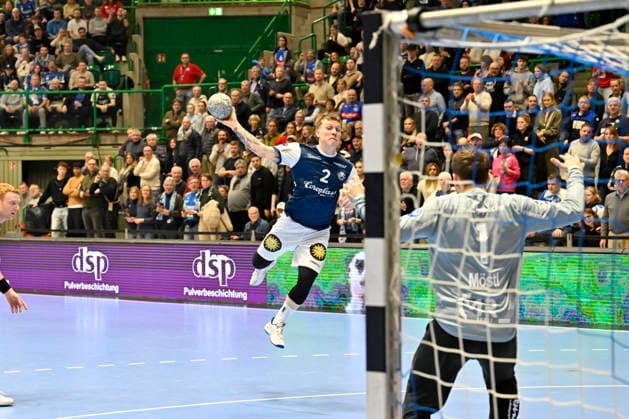 GER, 1 DAIKIN HBL, BHC06, BHC06 TBV Lemgo Lippe, 17 Spieltag 20 12 2025,Wuppertal ,Unihalle, GER, 1 DAIKIN HBL, 17 Spieltag BHC06 TBV Lemgo Lippe 1 Liqui Moly HBL regulations prohibit any use of photographs as image sequences and or quasi video in the picture Noah Beyer Bergischer HC 2 against goalkeeper Constatin Most TBV Lemgo 1 NordphotoxGmbHx xFreund nph00018