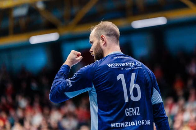 Fredrik Genz TuS N Luebbecke, 16 cheers GER, TuS N Luebbecke vs HSG Krefeld Niederrhein, Handball, 2 Bundesliga, Matchday 16, Season 2025 2026, 20 12 2025 GER, TuS N Luebbecke vs HSG Krefeld Niederrhein, Handball, 2 Bundesliga, Matchday 16, Season 2025 2026, 20 12 2025 Luebbecke Copyright: xEibner-Pressefoto JanxRollingerx EP_JSK