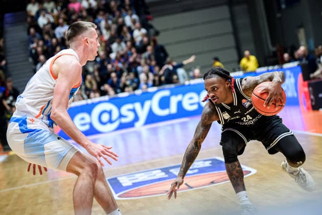 easycredit BBL Basketball Bundesliga 2025 2026 11 Matchday 20 12 2025 Science City Jena vs BMA365 Bamberg Baskets v re am Ball Cobe Williams Bamberg vs Joe Wieskamp Jena Sparkassen Arena