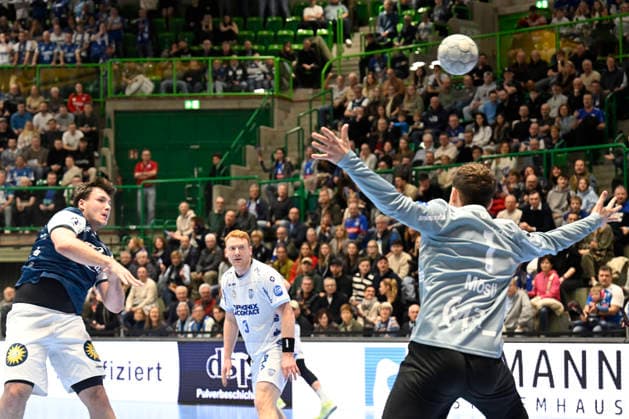 DAIKIN 1 Handball Bundesliga 25 26 18 Matchday Bergischer HC TBV Lemgo Lippe on 20 12 2025 in the Uni Halle in Wuppertal Aron Seesing 49 Bergischer HC successful in the circle WD