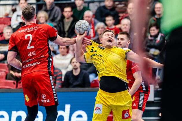 f l Jo Gerrit Genz TuS N Luebbecke, 02 , Falk Kolodziej HSG Krefeld Niederrhein, 05 GER, TuS N Luebbecke vs HSG Krefeld Niederrhein, Handball, 2 Bundesliga, 16 Matchday, Season 2025 2026, 20 12 2025 GER, TuS N Luebbecke vs HSG Krefeld Niederrhein, Handball, 2 Bundesliga, 16 Matchday, Season 2025 2026, 20 12 2025 Luebbecke Copyright: xEibner-Pressefoto JanxRollingerx EP_JSK
