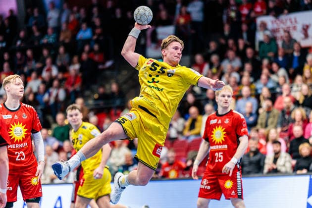 Niklas Ingenpass HSG Krefeld Niederrhein, 55 in goal throw GER, TuS N Luebbecke vs HSG Krefeld Niederrhein, Handball, 2 Bundesliga, Matchday 16, Season 2025 2026, 20 12 2025 GER, TuS N Luebbecke vs HSG Krefeld Niederrhein, Handball, 2 Bundesliga, Matchday 16, Season 2025 2026, 20 12 2025 Luebbecke Copyright: xEibner-Pressefoto JanxRollingerx EP_JSK