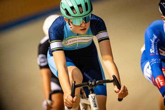 HIRSCHMANN Finja Marie DM Omnium 2025 Frankfurt Oder HIRSCHMANN Finja Marie GER SV Eintracht Frankenhain Landscape horizontal Landscape Event Event DM Omnium 2025 German Championship Category Category Cycling Track Cycling National Championship Omnium Women U19 Juniors Location Location Europe Germany Brandenburg Märkisch Oderland Frankfurt Oder Oderlandhalle Discipline Omnium Scratch 1 Race Distance 7,5 km Date Date 20 12 2025 Saturday Day 2
