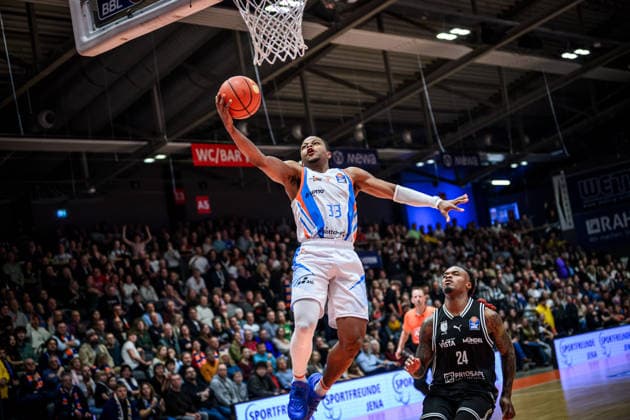easycredit BBL Basketball Bundesliga 2025 2026 11 Matchday 20 12 2025 Science City Jena vs BMA365 Bamberg Baskets Eric Washington Jena with the free basket shot Sparkassen Arena