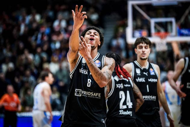 easycredit BBL Basketball Bundesliga 2025 2026 11 Matchday 20 12 2025 Science City Jena vs BMA365 Bamberg Baskets Demarcus Demonia Bamberg Cheering gesture, 3s, Portrait Sparkassen Arena