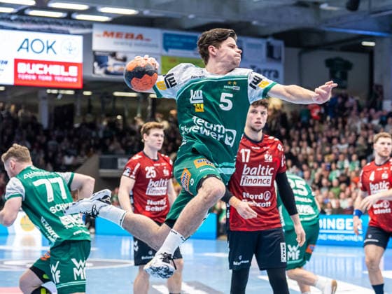Rutger ten Velde Frisch Auf Goeppingen, 05 from outside, Frisch Auf Goeppingen vs SG Flensburg Handewitt, Handball, 1 Bundesliga, Men, Season 2025 2026, 20 12 2025, Frisch Auf Goeppingen vs SG Flensburg Handewitt, Handball, 1 Bundesliga, Men, Season 2025 2026, 20 12 2025 Goeppingen Copyright: xEibner-Pressefoto MichaelxSchmidx EP_MST
