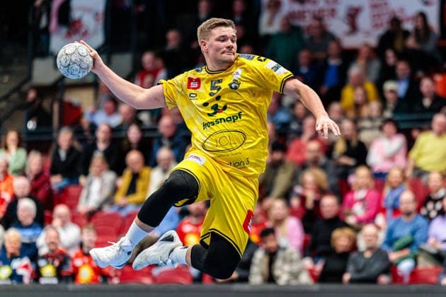 Falk Kolodziej HSG Krefeld Niederrhein, 05 in goal throw GER, TuS N Luebbecke vs HSG Krefeld Niederrhein, Handball, 2 Bundesliga, Matchday 16, Season 2025 2026, 20 12 2025 GER, TuS N Luebbecke vs HSG Krefeld Niederrhein, Handball, 2 Bundesliga, Matchday 16, Season 2025 2026, 20 12 2025 Luebbecke Copyright: xEibner-Pressefoto JanxRollingerx EP_JSK