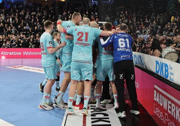 20 12 2025 Handball 1 Bundesliga DAIKIN HBL Season 2025 2026 18 Matchday HC Erlangen Metropolregion Nuremberg HCE MT Melsungen DaMa xdaxmax Cheers of joy after the end of the match Kristof Palasics 32, MT Melsungen and team Team