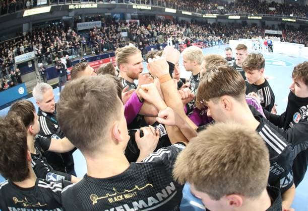 20 12 2025 Handball 1 Bundesliga DAIKIN HBL Season 2025 2026 18 Matchday HC Erlangen Metropolregion Nuremberg HCE MT Melsungen DaMa xdaxmax Team HCE team disappointed Disappointment after the end of the match