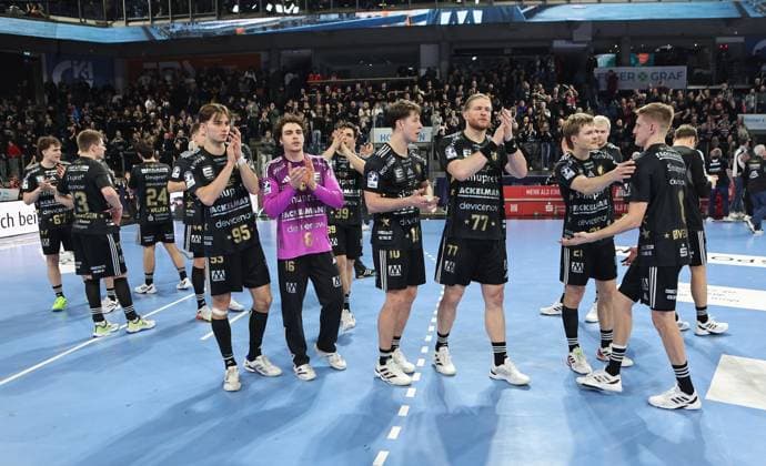 20 12 2025 Handball 1 Bundesliga DAIKIN HBL Season 2025 2026 18 Matchday HC Erlangen Metropolregion Nuremberg HCE MT Melsungen DaMa xdaxmax Team HCE team disappointed Disappointment after the end of the match