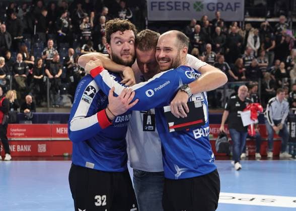 20 12 2025 Handball 1 Bundesliga DAIKIN HBL Season 2025 2026 18 Matchday HC Erlangen Metropolregion Nuremberg HCE MT Melsungen DaMa xdaxmax Kristof Palasics 32, MT Melsungen Carsten Lichtlein MT Melsungen hug each other after the end of the match
