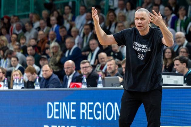 Henrik Sonko Tigers Tuebingen, Head Coach GER, BBC Bayreuth vs Tigers Tuebingen, Basketball, BARMER 2 Bundesliga Bundesliga, Pro A, Season 2025 2026, Matchday 13, 20 12 2025 GER, BBC Bayreuth vs Tigers Tuebingen, Basketball, BARMER 2 Bundesliga Bundesliga, Pro A, Season 2025 2026, Matchday 13, 20 12 2025 Bayreuth Copyright: xEibner-Pressefoto ArdanxFuessmanx EP_AFN