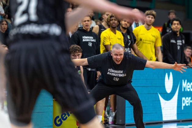 Henrik Sonko Tigers Tuebingen, Head Coach excited, loud, call, GER, BBC Bayreuth vs Tigers Tuebingen, Basketball, BARMER 2 Bundesliga Bundesliga, Pro A, Season 2025 2026, 13 Matchday, 20 12 2025 GER, BBC Bayreuth vs Tigers Tuebingen, Basketball, BARMER 2 Bundesliga Bundesliga, Pro A, Season 2025 2026, 13 Matchday, 20 12 2025 Bayreuth Copyright: xEibner-Pressefoto ArdanxFuessmanx EP_AFN