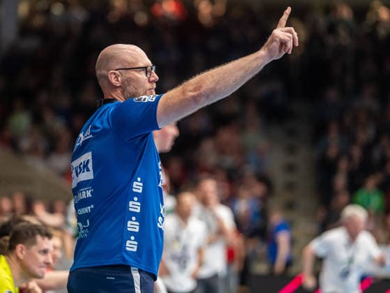 Ales Pajovic, Head Coach SG Flensburg Handewitt , Frisch Auf Goeppingen vs SG Flensburg Handewitt, Handball, 1 Bundesliga, Men, Season 2025 2026, 20 12 2025, Frisch Auf Goeppingen vs SG Flensburg Handewitt, Handball, 1 Bundesliga, Men, Season 2025 2026, 20 12 2025 Goeppingen Copyright: xEibner-Pressefoto MichaelxSchmidx EP_MST