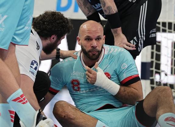 20 12 2025 Handball 1 Bundesliga DAIKIN HBL Season 2025 2026 18 Matchday HC Erlangen Metropolregion Nürnberg HCE MT Melsungen DaMa xdaxmax Adrian Sipos 8, MT Melsungen injured with pain Injury on the ground