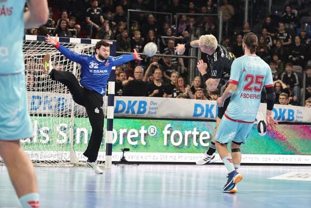 20 12 2025 Handball 1 Bundesliga DAIKIN HBL Season 2025 2026 18 Matchday HC Erlangen Metropolregion Nürnberg HCE MT Melsungen DaMa xdaxmax Kristof Palasics 32, MT Melsungen Marek Nissen 6, HC Erlangen HCE