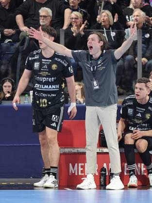 20 12 2025 Handball 1 Bundesliga DAIKIN HBL Season 2025 2026 18 Matchday HC Erlangen Metropolregion Nuremberg HCE MT Melsungen DaMa xdaxmax Johannes Sellin Coach HC Erlangen HCE indicates gestures directs gives instructions