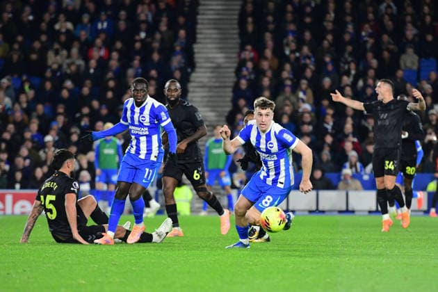 Brighton and Hove Albion v Sunderland, Premier League Brajan Gruda Midfielder of Brighton and Hove Albion looks to run with the ball but play is stopped for the foul on Omar Alderete Defender of Sunderland during the Premier League match between Brighton and Hove Albion and Sunderland at the American Express Stadium, Brighton and Hove, England on 20 December 2025. Brighton and Hove American Express Stadium East Sussex UK Editorial use only DataCo restrictions apply See www.football-dataco.com , Copyright: xJeffxMoodx PSI-23454-0061