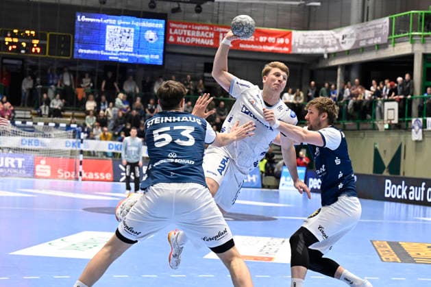 DAIKIN 1 Handball Bundesliga 25 26 18 Matchday Bergischer HC TBV Lemgo Lippe on 20 12 2025 in the Uni Halle in Wuppertal Lukas Becher 7 Bergischer HC and Sören Steinhaus 53 Bergischer HC against Lukas Hutecek 2 TBV Lemgo WD